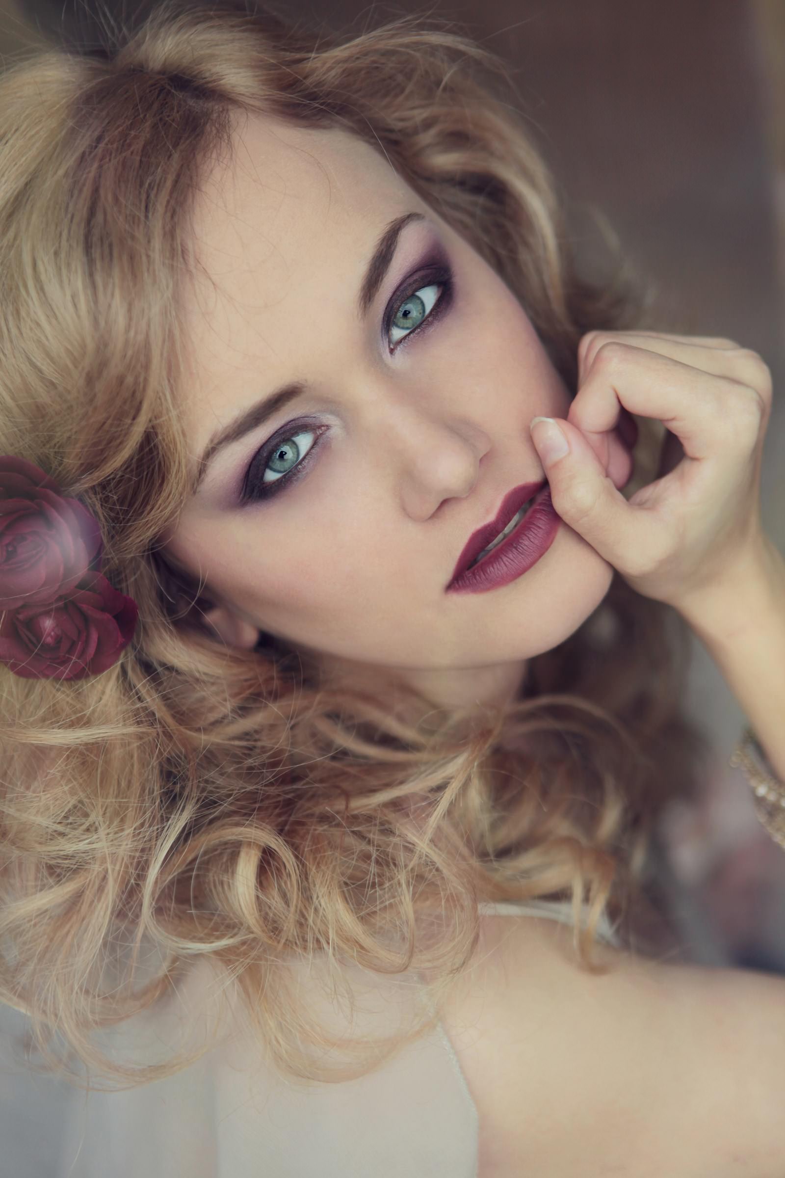 Modèle Chrystelle, MUAH Sarah Brenier - Canon EOS 5D Mark II, 70 mm, 1/125s, f/2.8 , 125 ISO